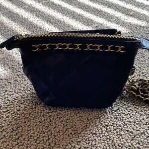 Elegant Black Chain-Accent Women's Bag